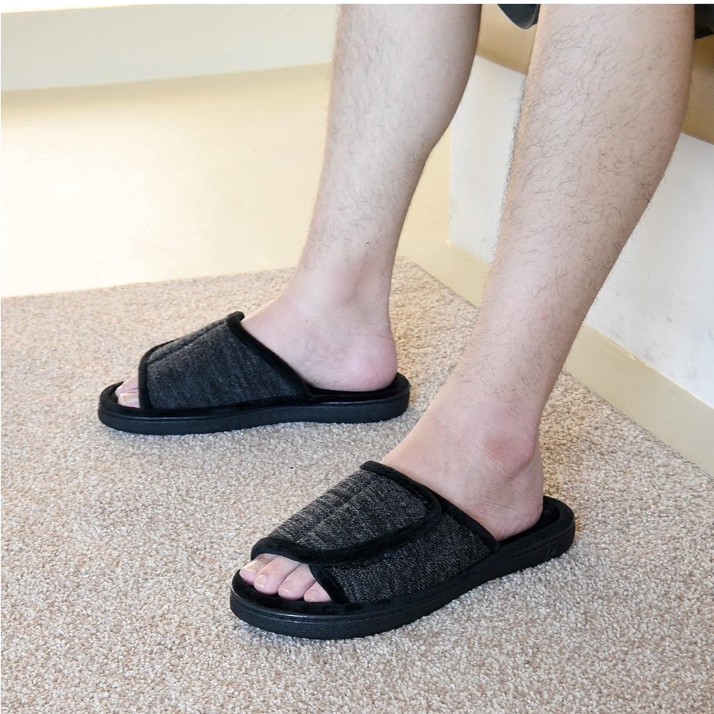 Men's NEW Black Charcoal Gray Velcro Closure Adjustable Width Slippers M 9-10 - Picture 7 of 7